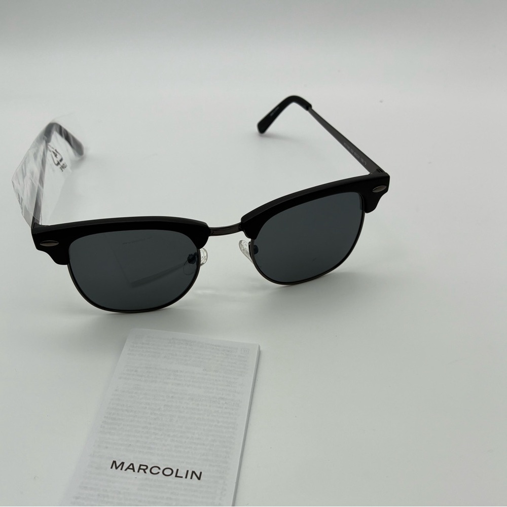 NWT Kenneth Cole black sunnies